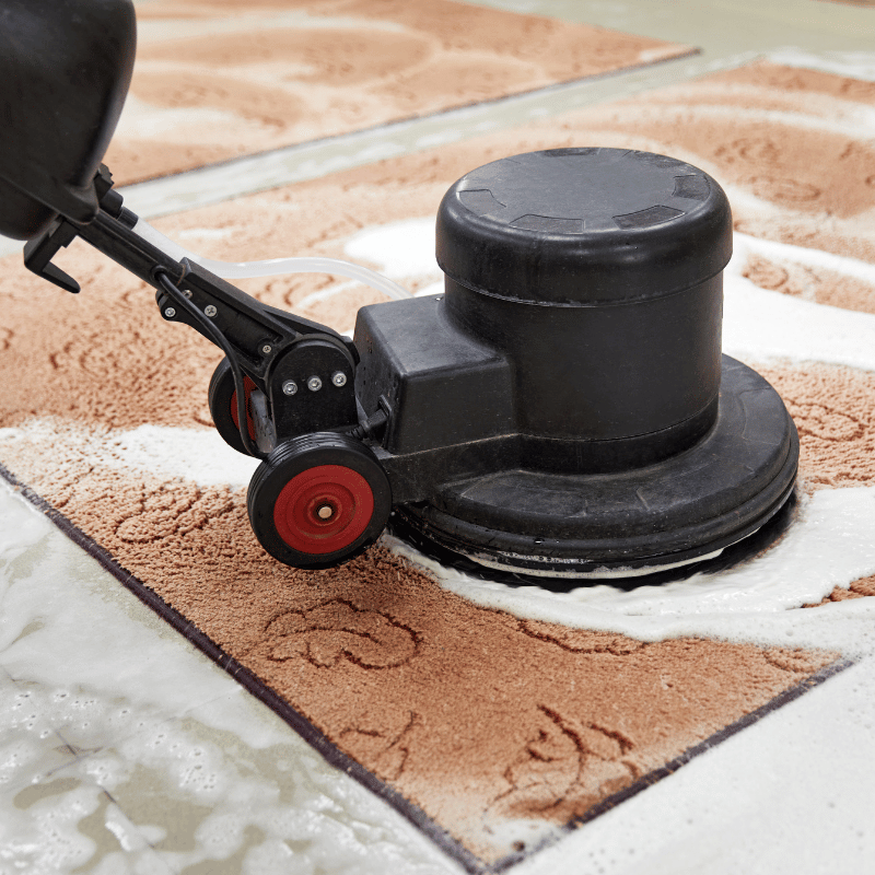 Pruett technician cleaning carpet in an Omaha home